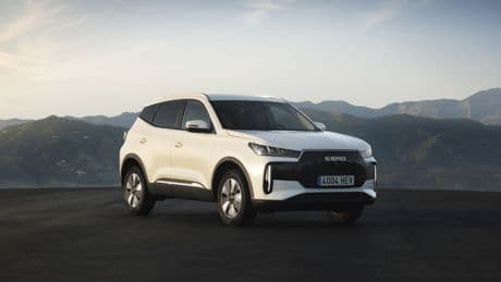 Ebro lanza su modelo estrella, el todocamino s400 híbrido