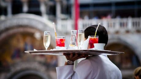 Hai lavorato a Ferragosto? Ecco quanto ti spetta in busta paga