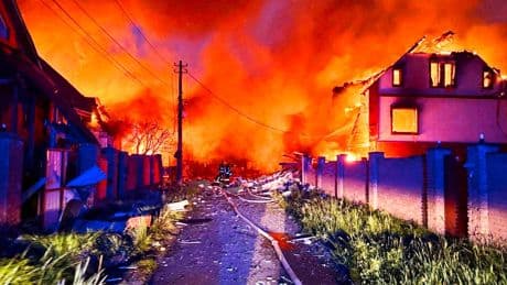 Feuer und Tod in der Ukraine: Russland greift mit Hunderten Drohnen und Raketen an