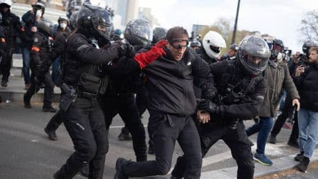 « La Brav-M incarne la réponse du pouvoir face à la contestation sociale » : entretien avec le philosophe Lucas Lévy-Lajeunesse