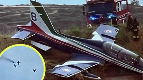 Immer wieder Frecce Tricolori - Drei Kunstflug-Jets in der Luft kollidiert