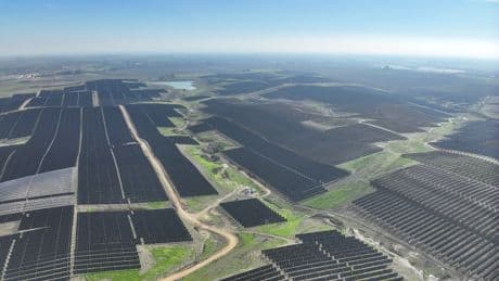 La francesa TotalEnergies lanza en Sevilla su mayor proyecto solar de Europa y desafía al apagón: "Hay que seguir apostando por las renovables"