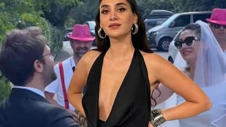 Magazin Haberleri: 'Akasya Durağı'nın Zeyno’su Sitare Akbaş ve Cengiz Orhonlu'nun mutlu günü! Sade gelinliği dikkat çekti