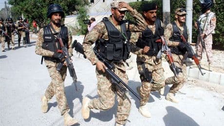 Pakistan'da çatışma: 12 asker ve 13 militan öldü