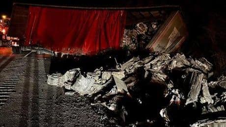 Samsun-Ankara kara yolunda TIR devrildi, ulaşım aksadı