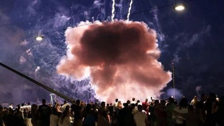 Querschläger trifft Besucher: Explosion bei Rheinkirmes-Feuerwerk – 19 Verletzte, vier davon schwer