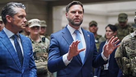 Nach Besuch bei Soldaten - Demonstranten buhten US-Vize JD Vance aus