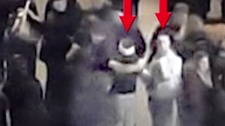 Pyro auf Polizei geschossen – Fahndung mit Video und Fotos