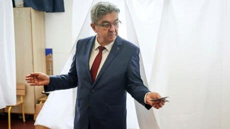 « Mélenchon demande la dévotion aveugle. Celui qui doute trahit » : les extraits de « La Meute », une enquête sur La France insoumise