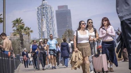El sector arremete por la inseguridad jurídica que está creando Catalunya con la tasa turística