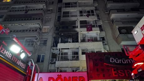 İzmir'de apartman dairesinde patlama: 4 kişi yaralandı