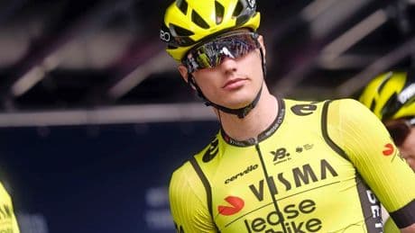 LIVE Giro d’Italia: wat kan Olav Kooij in sprint? Rozetruidrager Mads Pedersen ontsnapt bij valpartij