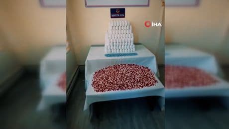 Kayalıkta ve çalılar arasında uyuşturucu deposu