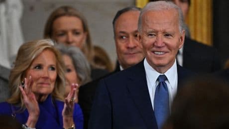 Gesundheitliche Herausforderung: Biden zeigt sich zum ersten Mal seit Krebsdiagnose in der Öffentlichkeit