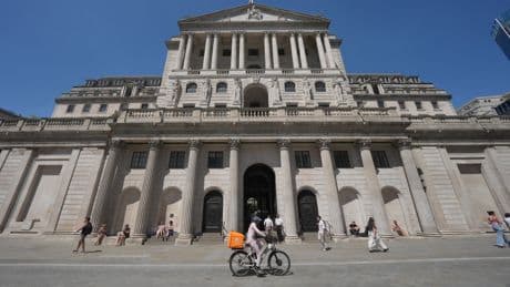 Bank of England to ease rules for smaller and mid-sized banks