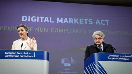 Bruxelles sanctionne Apple et Meta dans le cadre de sa nouvelle régulation numérique, tout en s’efforçant de ne pas politiser son geste
