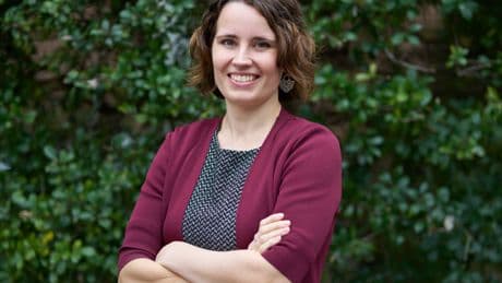 Helen Toner, exconsejera de OpenAI: “Aunque la IA no avance más, su impacto ya es como el de internet”