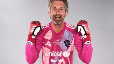 Edwin van der Sar hopes lightning can strike twice for Manchester United