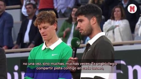 Carlos Alcaraz, emocionado tras conquistar Roland Garros: “Hacer historia contigo, Jannik, es un privilegio”