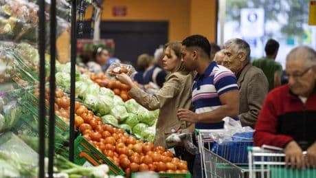 Leche, huevos, carne o patatas: 10 alimentos cuyos precios suben hasta un 70% en 5 años