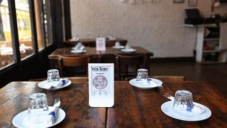 Chers restaurateurs, enlevez les codes QR et rendez-nous les menus !