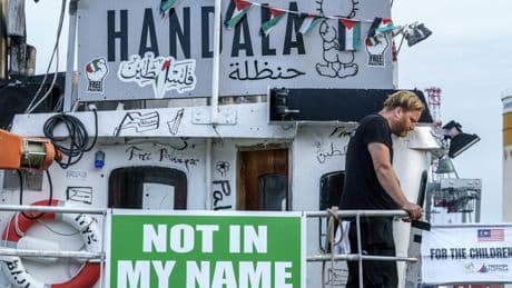 Albares convoca al encargado de negocios de Israel por la detención de dos españoles en el 'Handala'