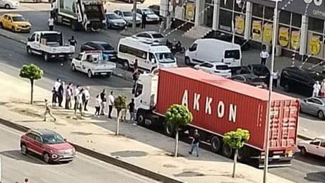 İzmir'de dehşet anları! Otomobile pompalı tüfekle saldırdılar: 3 ölü var