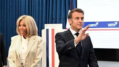 Spekulationen um Video: Hat Brigitte Macron ihren Mann geschlagen? Jetzt spricht ein Mitreisender
