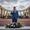 L’Américain Pete Hegseth rend hommage aux héros de juin 1944