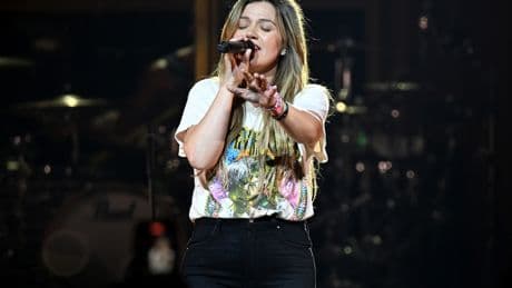 Kelly Clarkson addresses mystery of delayed Las Vegas residency during opening night: ‘I’m so sorry’