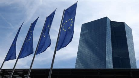 El BCE ve solventes a BBVA y Sabadell, juntos o separados