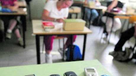 Scuola, no al cellulare: il 76% è d'accordo