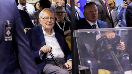 Warren Buffett alerta a Trump del "error" de la guerra arancelaria: "El comercio no debería convertirse en un arma"