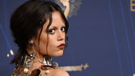 Emmy Awards: Jenna Ortega zeigt viel Haut in Couture-Look