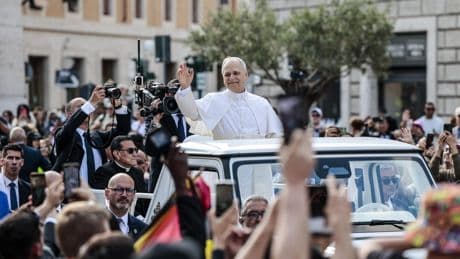 « Je viens à vous comme un frère » : Léon XIV inaugure un pontificat placé sous le signe de l’unité et de la paix