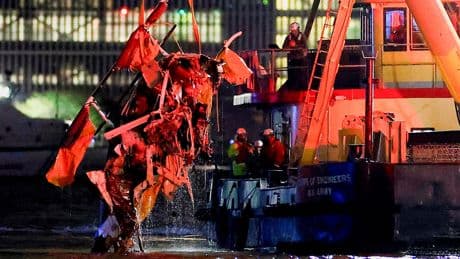 El rescate del helicóptero caído en el río Hudson de Nueva York, en imágenes
