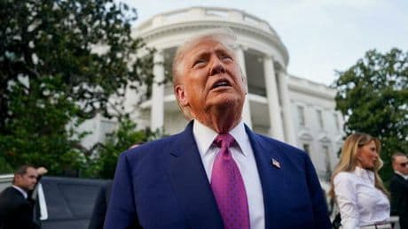 Trump abroga le norme sulle auto elettriche in California. L'annuncio della Casa Bianca, lo sato Usa fa causa