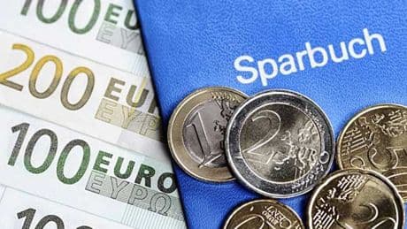 Sparbuch übertragen: So klappt es mit der Schenkung oder Übernahme