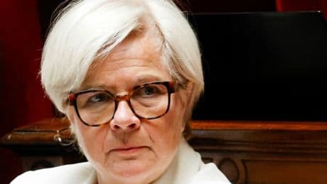 La ministre de la Santé Catherine Vautrin veut "interdire l'exposition aux écrans" des enfants de moins de trois ans