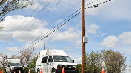Ottawa sides with CRTC to boost competitor access to fibre networks