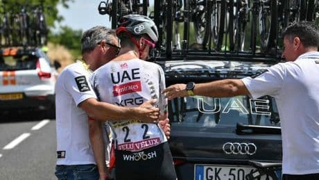 Almeida abandona el Tour tras su grave caída el viernes y debilita al UAE de Pogacar