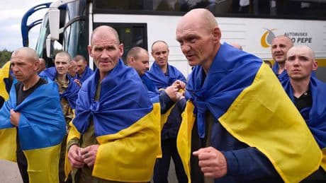 La Russie et l'Ukraine ont échangé 303 prisonniers de guerre, troisième et dernière phase d'un échange record