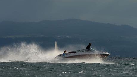Umweltrisiken: Studie: Freizeit-Schifffahrt belastet Seen deutlich