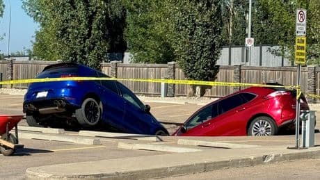 2 vehicles pulled into sinkhole in Leduc parking lot