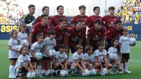 La nueva vida del Mirandés: de estar a un paso de Primera, a no poder realizar una sustitución en Segunda