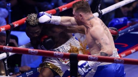 Canelo no encuentra rival en el cubano William Scull y se proclama el campeón absoluto de las 168 libras