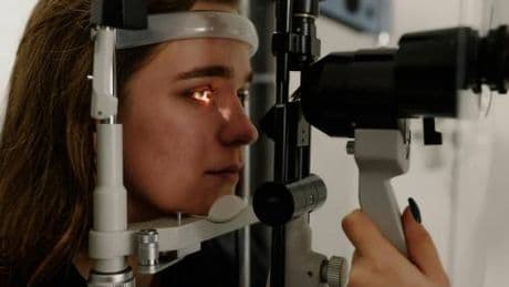 Distacco della retina: i segnali da non ignorare e cosa fare subito