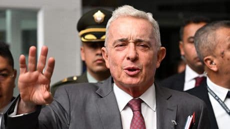La justicia colombiana ordena la libertad inmediata del expresidente Álvaro Uribe