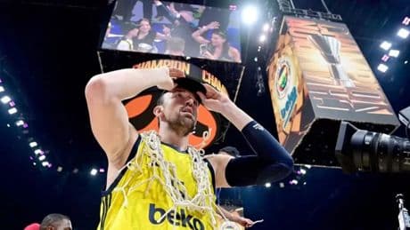 Sertaç Şanlı, basketbol tarihine geçti: Milli basketbolcu bir ilki başardı