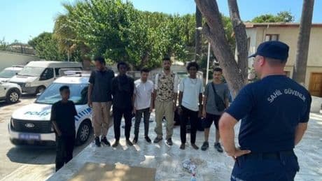 İzmir'de 83 düzensiz göçmen yakalandı